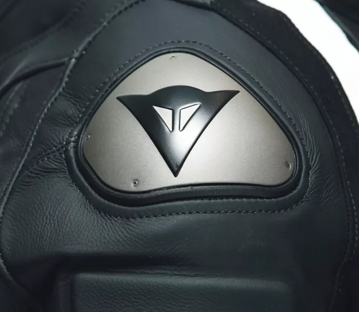 Dvoudílná kombinéza na moto Dainese AVRO 4 BLACK-MATT/BLACK-MATT/WHITE