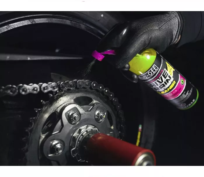 Čistič moto řetězů Muc-Off 20467 POWERSPORTS DRIVETRAIN CLEANER 500 ml